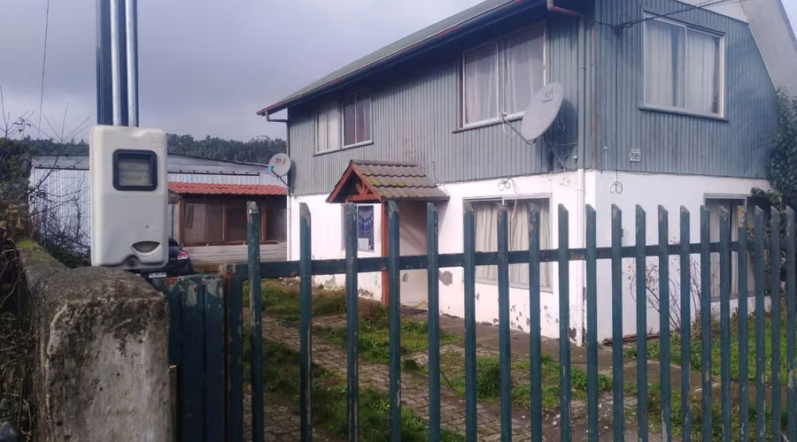 Galpon 80 Mtrs. Oficina, casa, estacionamiento. Lomas Coloradas