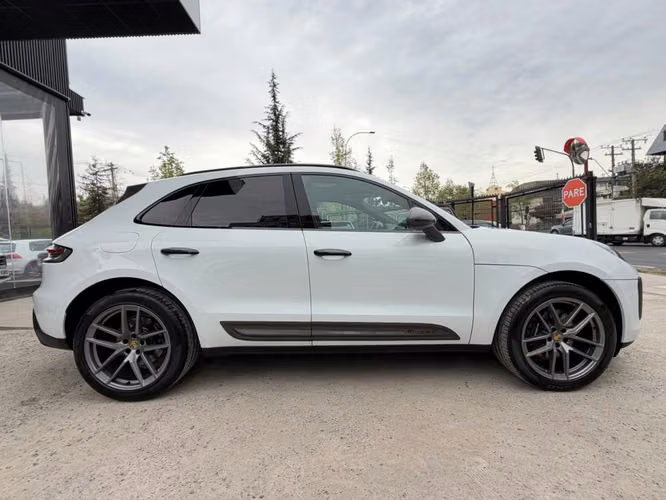 PORSCHE MACAN T 2025