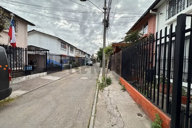 Casa renovada 3 dorm. | pasaje cerrado - Imagen 5