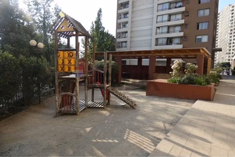 Al lado de la estacion del metro rodrigo de araya - Imagen 22