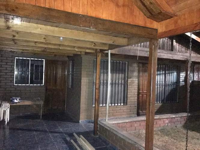 VENTA DE AMPLIA CASA EN QUILICURA