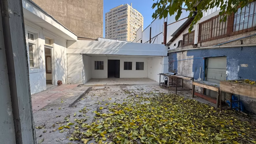 PROPIEDAD CON TRES ACCESOS-ARRIENDO COMPLETA O POR LOTES