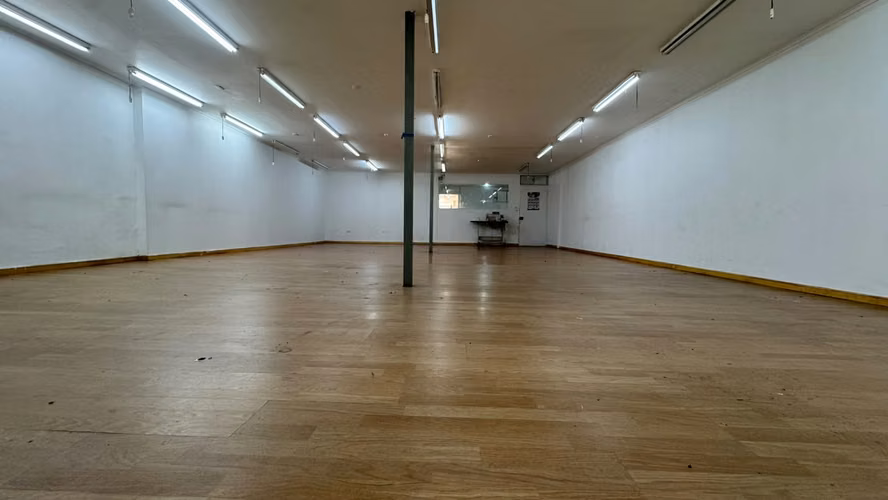 PROPIEDAD CON TRES ACCESOS-ARRIENDO COMPLETA O POR LOTES