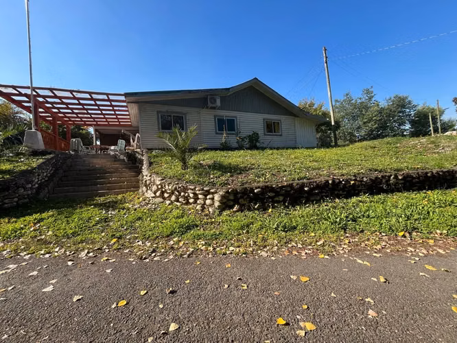 VENTA DE COMPLEJO DE CABAÑAS CON PISCINA Y CERVECERÍA ARTESANAL PRECORDILLERA STA BARBARA