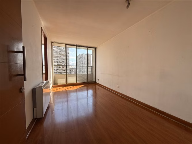 Vista despejada 1D. Cocina independiente y balcón. Piso 14