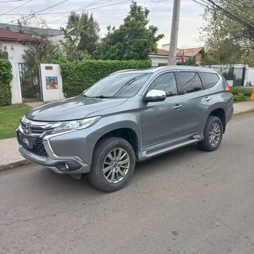 MITSUBISHI MONTERO SPORT AT AÑO 2019 FULL EQUIPO