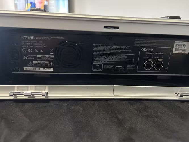 Yamaha TF1 + Tio1608-D2 + Tarjeta Dante NY64-D + Cases