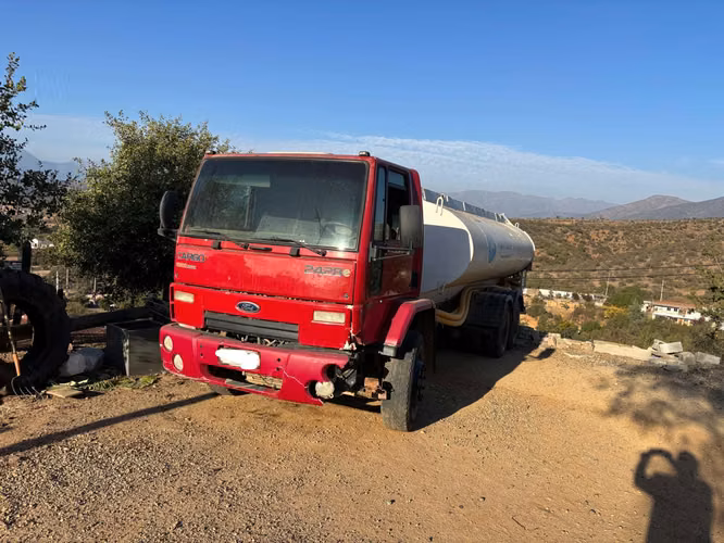 Camión Aljibe Ford Cargo 2428E 2011 – 15 m³ – Listo para trabajar