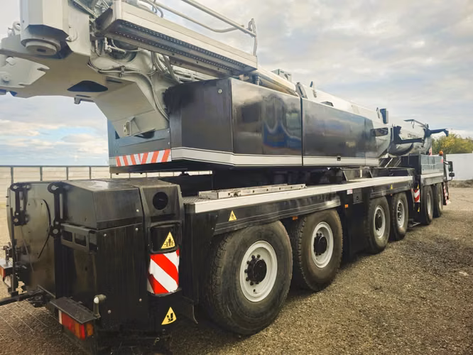 Grúa Liebherr 250 Toneladas año 2006