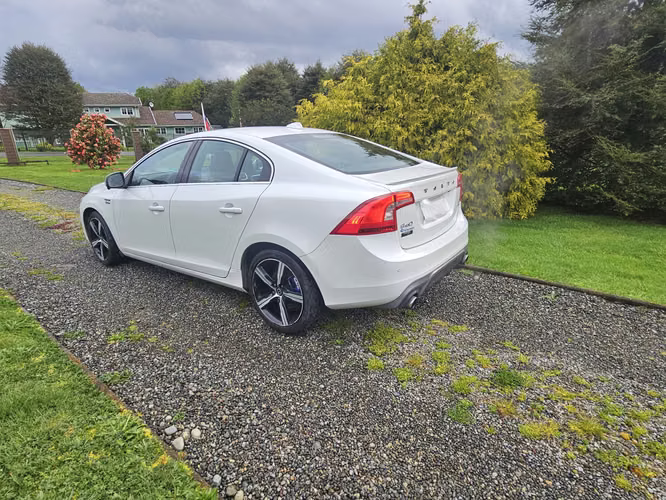 Volvo S60 T5 R-Design 2019 | 63.751 km | Techo solar