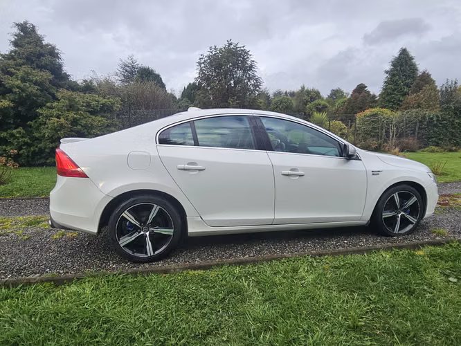 Volvo S60 T5 R-Design 2019 | 63.751 km | Techo solar