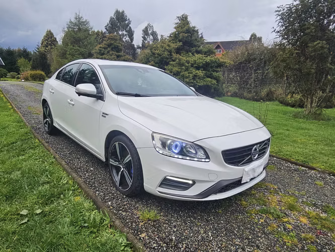 Volvo S60 T5 R-Design 2019 | 63.751 km | Techo solar