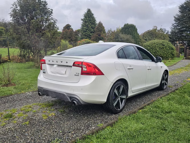 Volvo S60 T5 R-Design 2019 | 63.751 km | Techo solar