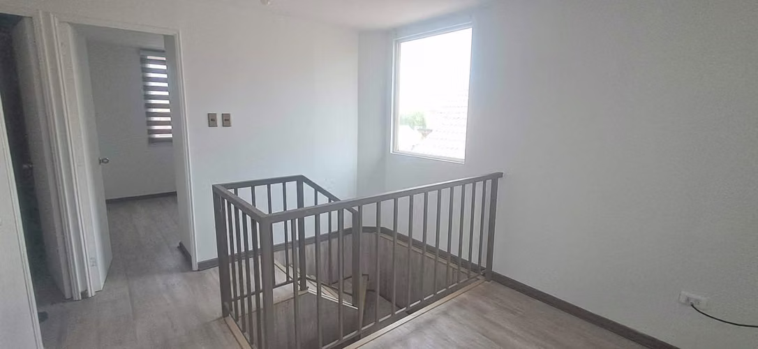 SE ARRIENDA LINDA CASA 2 PISOS LARAPINTA LAMPA - Imagen 14