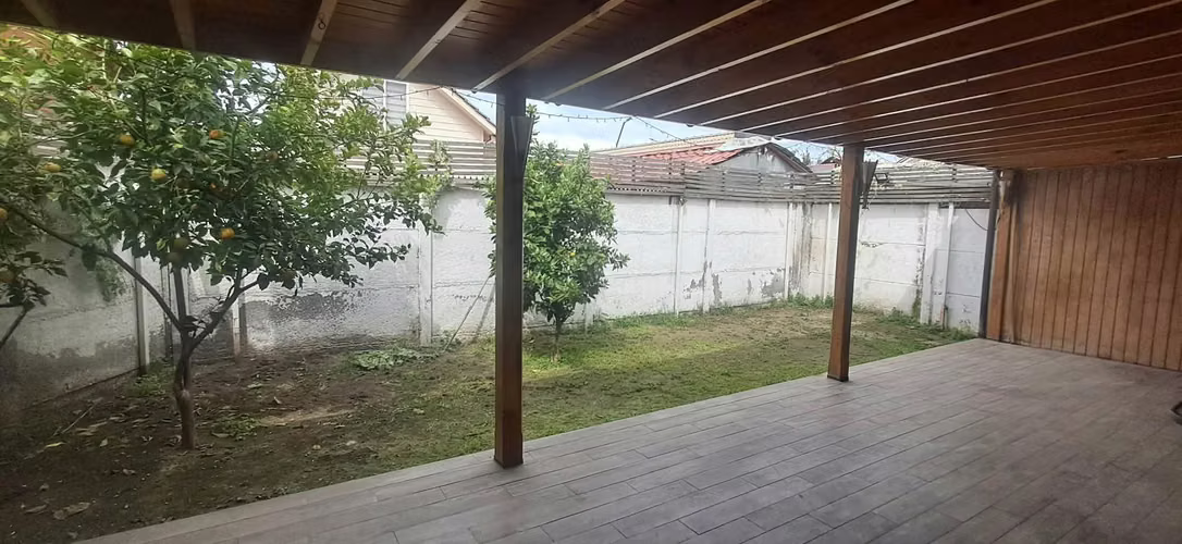 SE ARRIENDA LINDA CASA 2 PISOS LARAPINTA LAMPA - Imagen 8