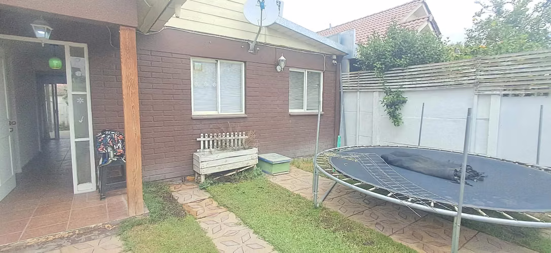 SE ARRIENDA LINDA CASA 2 PISOS LARAPINTA LAMPA - Imagen 18