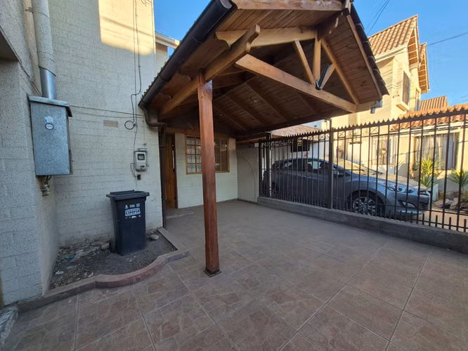 RECIÉN RENOVADA 4 DORMITORIOS 2 BAÑOS, BARRIO TRANQUILO