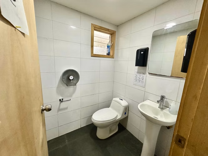 OFICINAS Y BODEGA CON AMPLIO ESTACIONAMIENTO EN VALDIVIA - Imagen 20