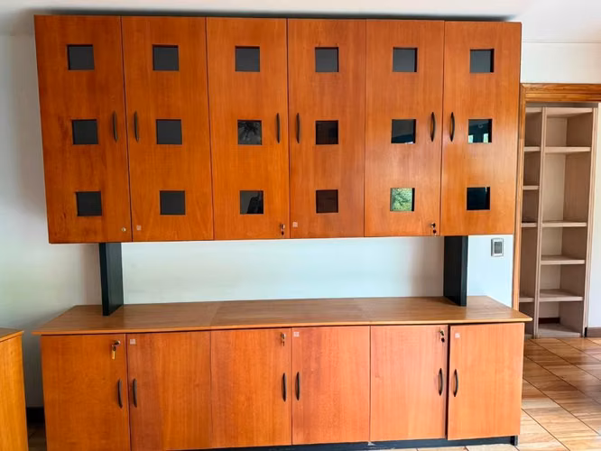 Mueble oficina o escritorio de madera con cajones