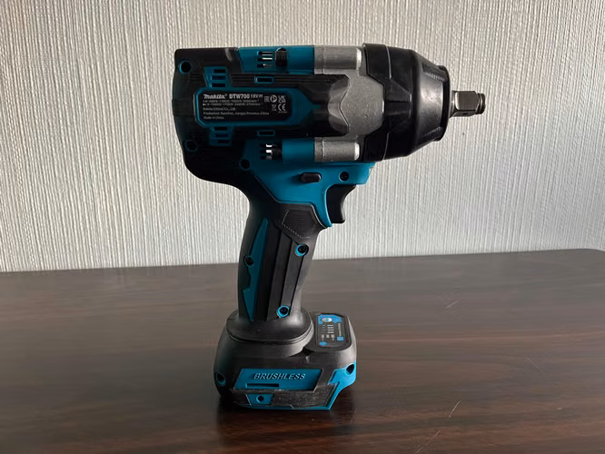 LLAVE DE IMPACTO MAKITA DTW700 18V LXT de 700 Nm