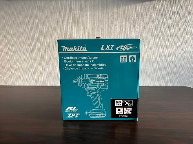 LLAVE DE IMPACTO MAKITA DTW700 18V LXT de 700 Nm