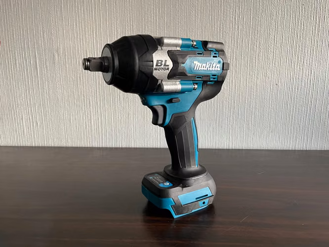 LLAVE DE IMPACTO MAKITA DTW700 18V LXT de 700 Nm