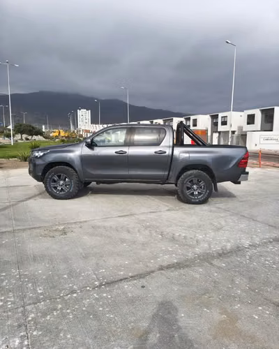 TOYOTA HILUX 4X4 2.8 MT SR - 2024 | 4673 - Imagen 8