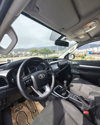 TOYOTA HILUX 4X4 2.8 MT SR - 2024 | 4673 - Imagen 10