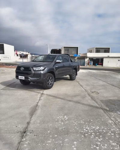 TOYOTA HILUX 4X4 2.8 MT SR - 2024 | 4673 - Imagen 3