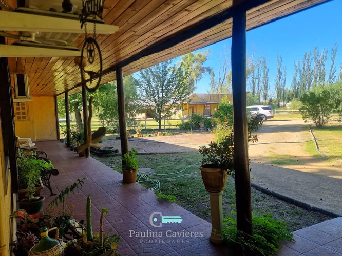 Vendo propiedad en Teno; quincho, piscina, cancha tenis, uso habitacional o comercial