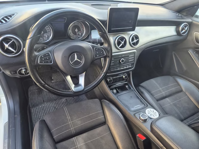 Mercedes Benz CLA alta gama