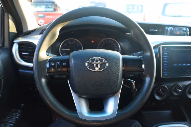 TOYOTA HILUX SR 2016 4X4 2.4L FULL EQUIPO CON AC DCAB 6TA MT