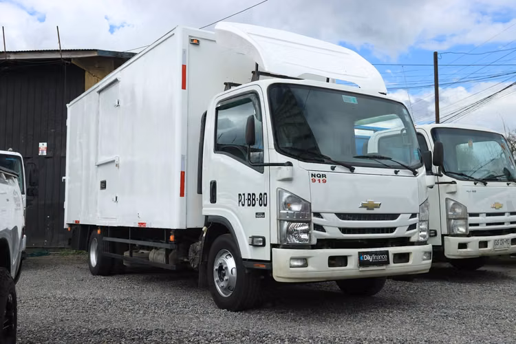 CAMION CHEVROLET NQR 919 2021 FULL AC UNICO DUEÑO CARGA 6000 KG