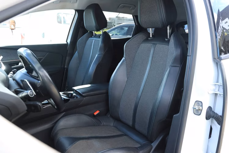 SUV PEUGEOT 3008 AT AÑO 2022 DIESEL FULL EQUIPO CON AC TODO AL DIA