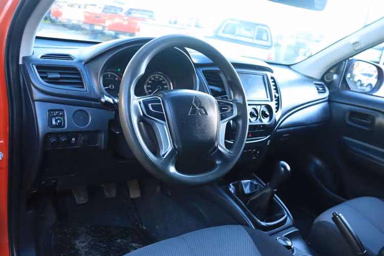 MITSUBISHI L200 AÑO 2023 KATANA CRT FULL EQUIPO 4X4 2.4 MT 6TA UNICO DUEÑO !!