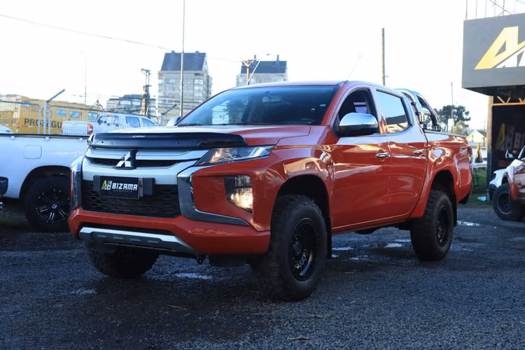 MITSUBISHI L200 AÑO 2023 KATANA CRT FULL EQUIPO 4X4 2.4 MT 6TA UNICO DUEÑO !!