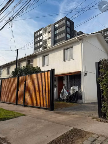 SE VENDE AMPLIA CASA EN ROJAS MAGALLANES