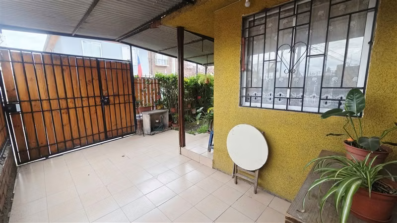 AMPLIA CASA DE ESQUINA A PASOS AVENIDA GABRIELA Y MALL PLAZA - Imagen 24