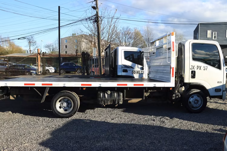 CAMION CHEVROLET NPR AÑO 2018 UNICO DUEÑO CARROCERIA PLANA - Imagen 5