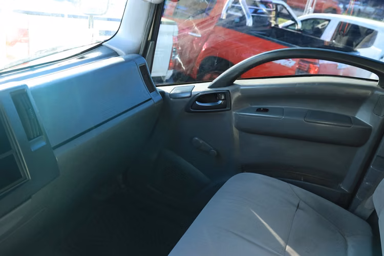 CAMION CHEVROLET NPR AÑO 2018 UNICO DUEÑO CARROCERIA PLANA - Imagen 12