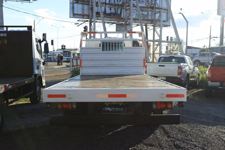 CAMION CHEVROLET NPR AÑO 2018 UNICO DUEÑO CARROCERIA PLANA - Imagen 3