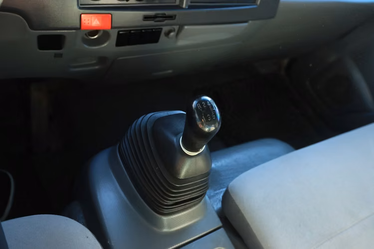 CAMION CHEVROLET NPR AÑO 2018 UNICO DUEÑO CARROCERIA PLANA - Imagen 11