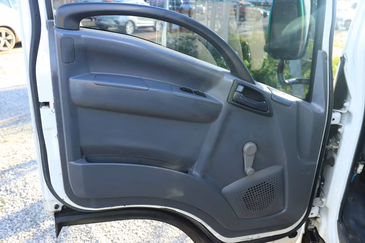 CAMION CHEVROLET NPR AÑO 2018 UNICO DUEÑO CARROCERIA PLANA - Imagen 14