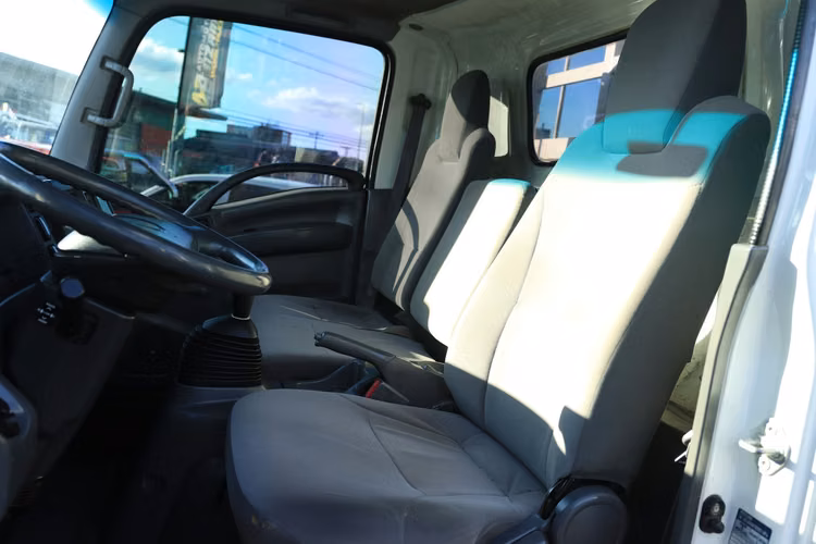 CAMION CHEVROLET NPR AÑO 2018 UNICO DUEÑO CARROCERIA PLANA - Imagen 16
