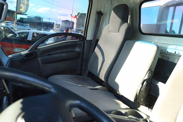 CAMION CHEVROLET NPR AÑO 2018 UNICO DUEÑO CARROCERIA PLANA - Imagen 15