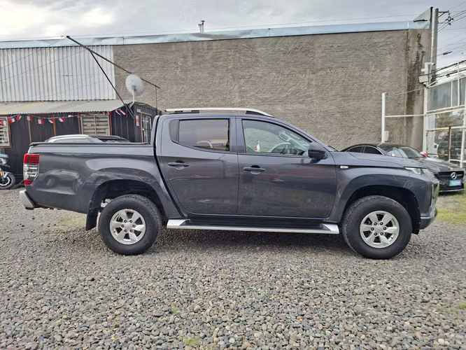 MITSUBISHI L200 WORK CR 4X2 2022 - Imagen 6