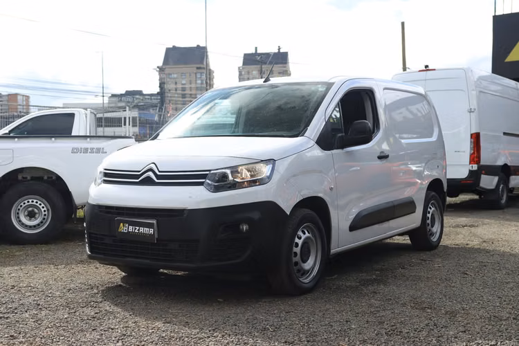CITROEN BERLINGO FURGON AÑO 2023 UNICA DUEÑA DIESEL 6TA MT FULL AC
