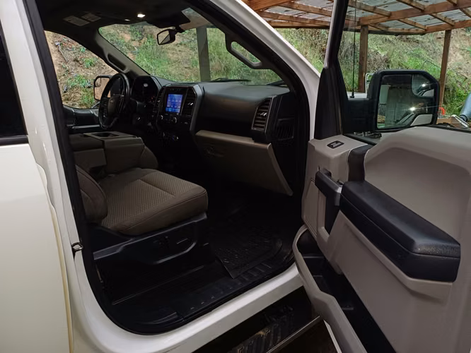 Vendo Ford F150 XLT 5.0 CC 2022 Facturable - Imagen 8