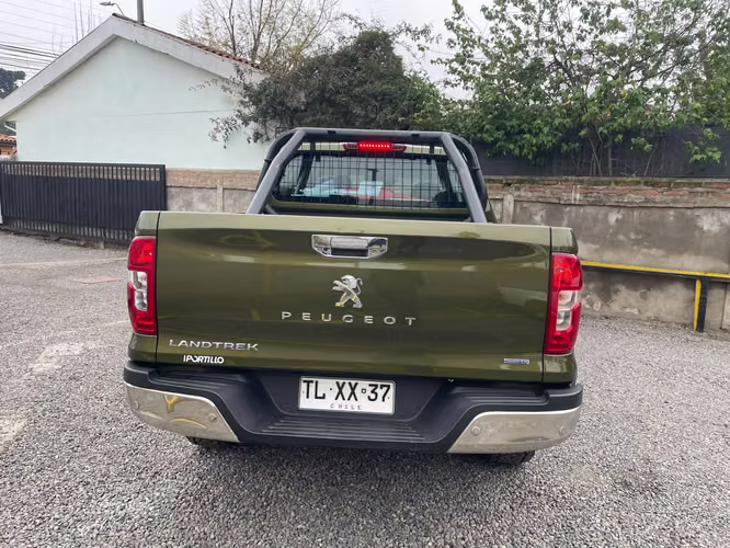 Peugeot Landtrek año 2024, doble cabina, tracción 4x4 y transmisión automática. - Imagen 6