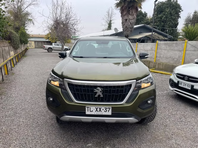 Peugeot Landtrek año 2024, doble cabina, tracción 4x4 y transmisión automática. - Imagen 2